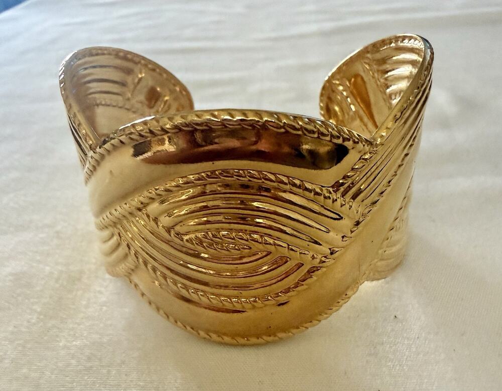 Avon Cuff Bracelet Gold Tone